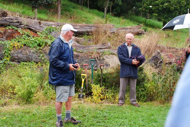 Don Willoughby (left) and a member of the Silcock family- Cambridge Tree Trust